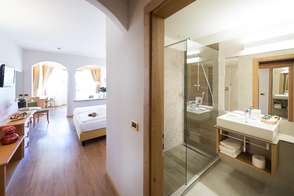 Hotel Ambassador Levico Terme Ngoại thất bức ảnh