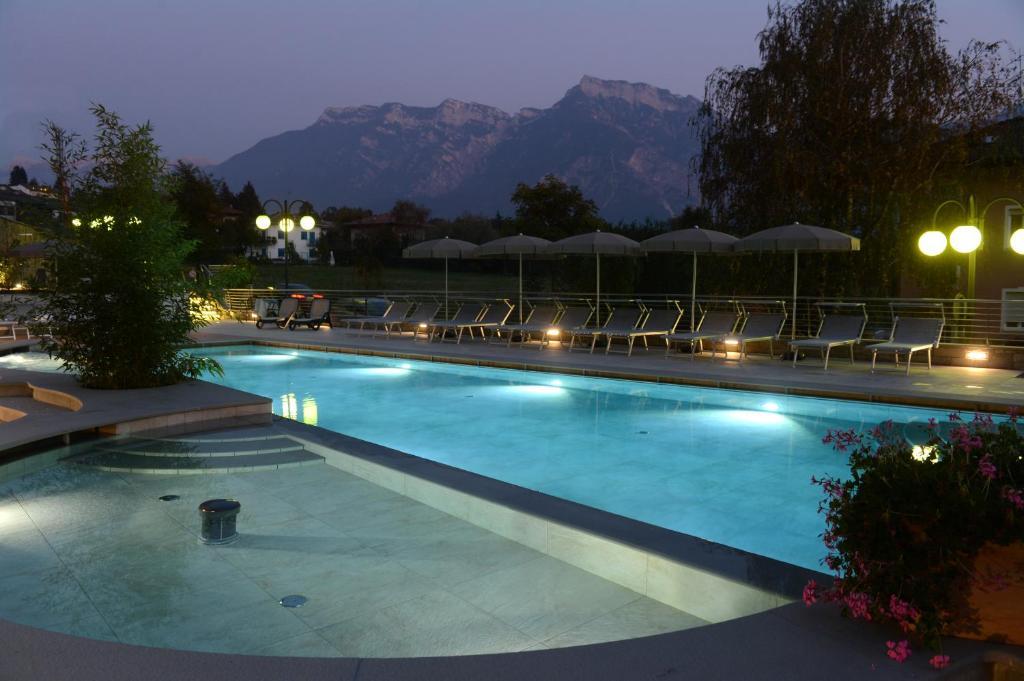 Hotel Ambassador Levico Terme Ngoại thất bức ảnh