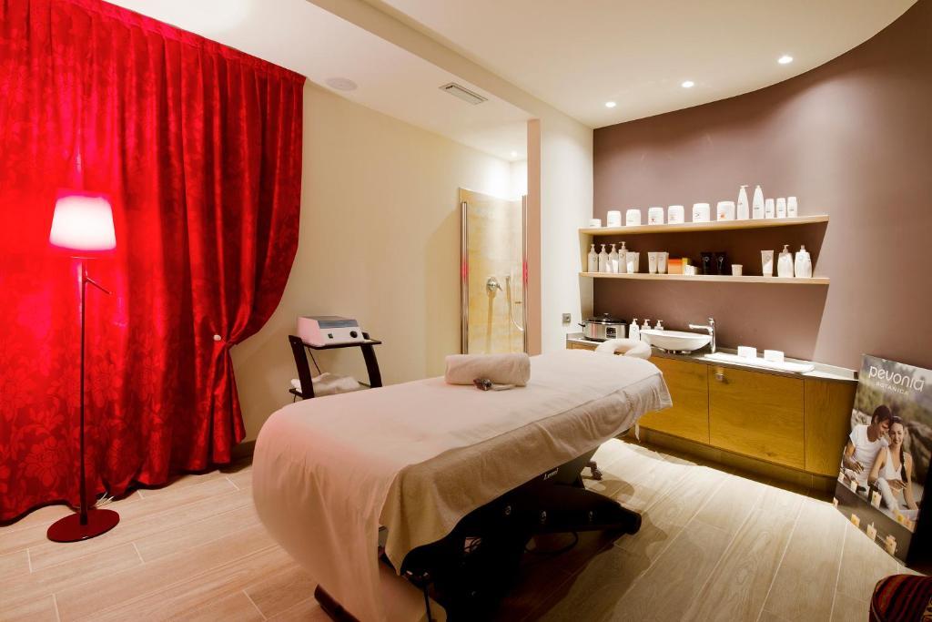 Hotel Ambassador Levico Terme Ngoại thất bức ảnh