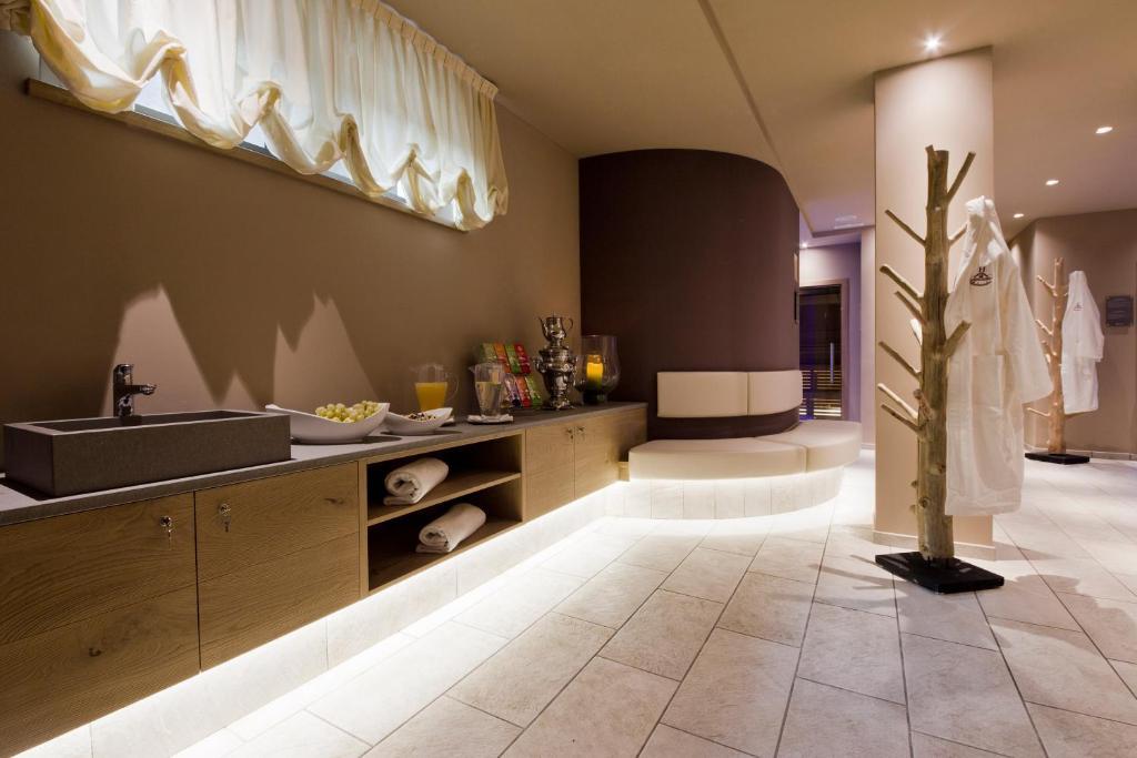 Hotel Ambassador Levico Terme Ngoại thất bức ảnh