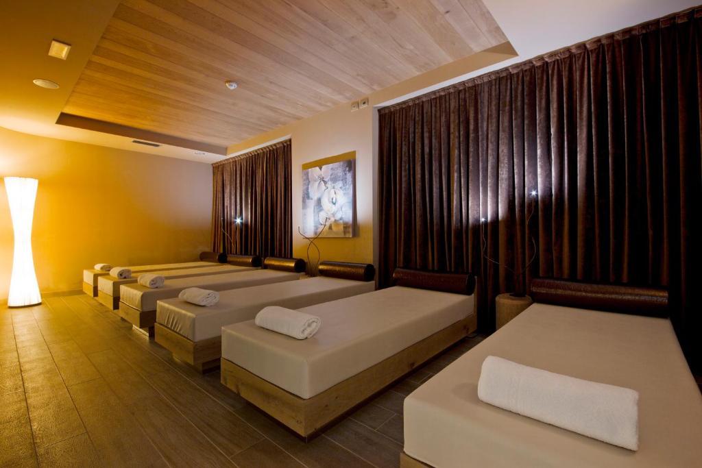 Hotel Ambassador Levico Terme Ngoại thất bức ảnh